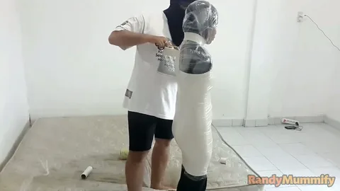 A sales promotion girl (SPG) got wrapped up first and immediately got a breathplay still 1