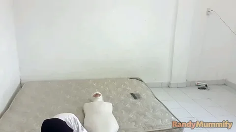 A sales promotion girl (SPG) got wrapped up first and immediately got a breathplay still 3