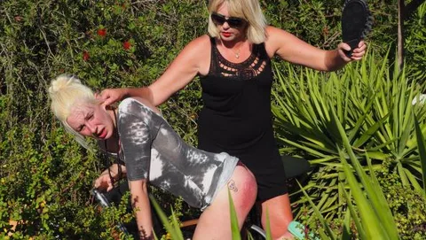 Pisser paddled still 2